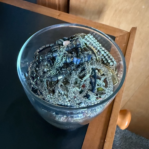 Mystery Jewelry Jar! Variety of gold, silver, & colored NEW AND VINTAGE items - Picture 4 of 4